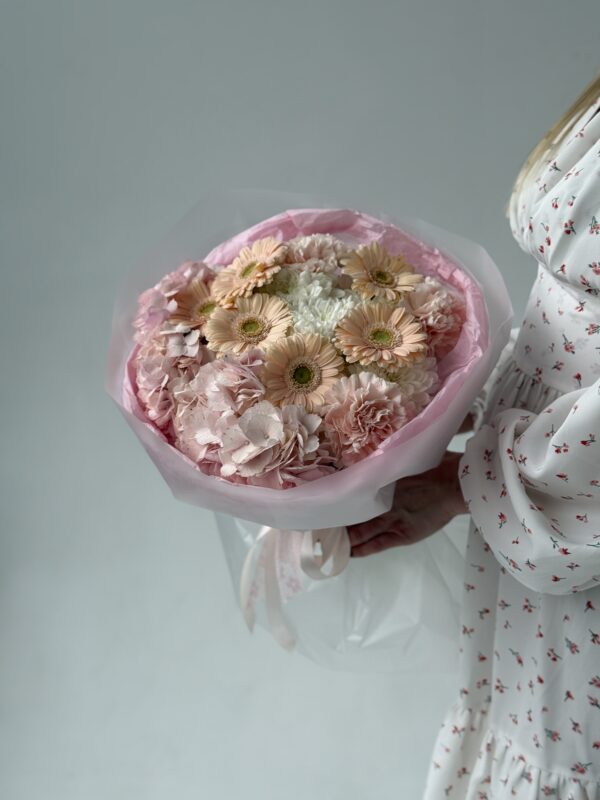 Букет с герберами нежный