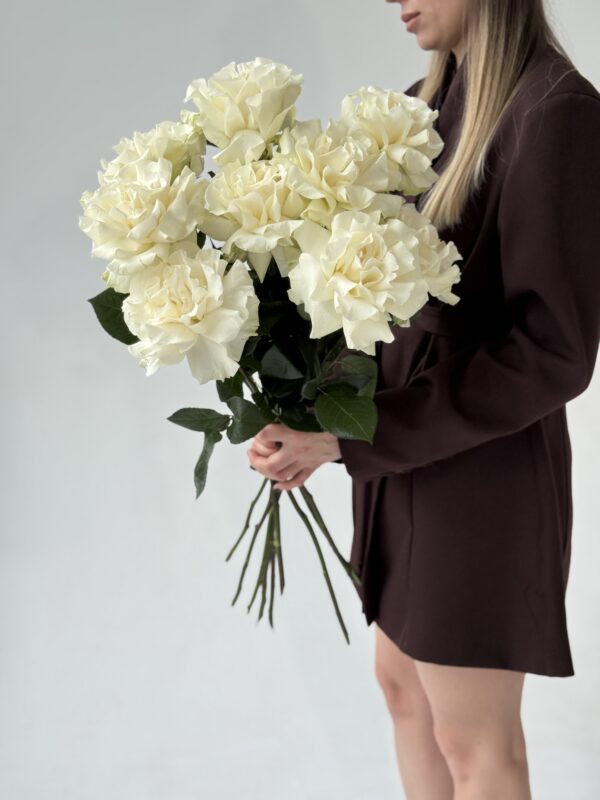 Букет из моно белых роз