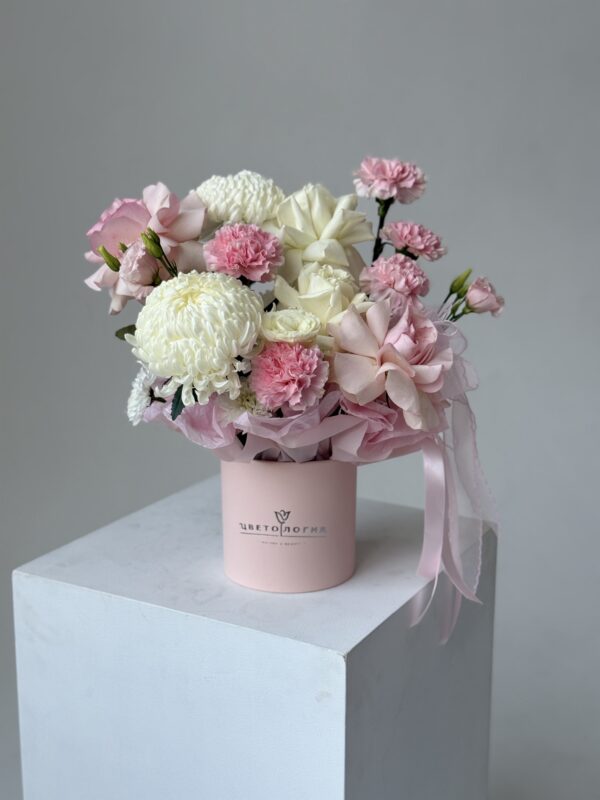 Букет с тюльпанами и мимозой Композиция с нежными оттенками