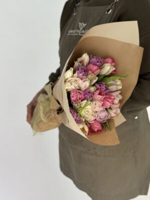 Упаковка (25шт) тюльпанов в крафте