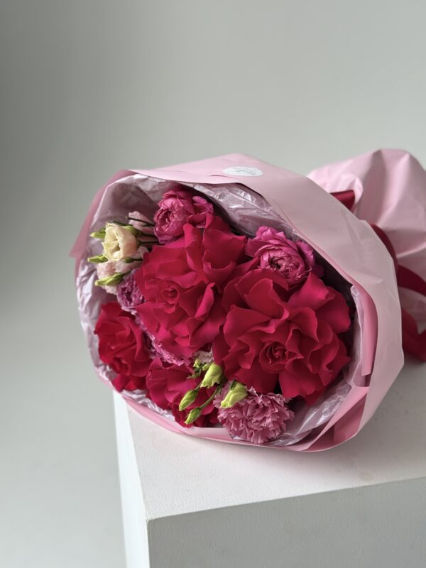 Букет светлый с хризантемой Букет с яркими акцентами