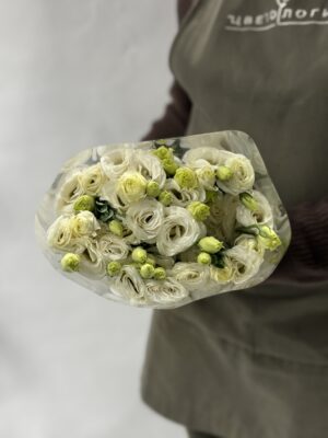 Эустома белого цвета 9шт в упаковке