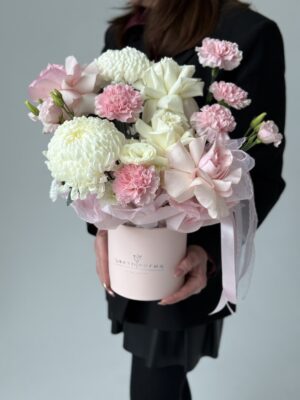 Букет с тюльпанами и мимозой Композиция с нежными оттенками