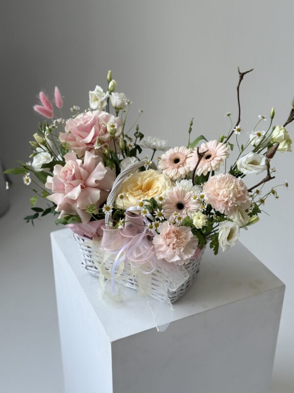 Композиция весна в корзине Композиция весна в корзине