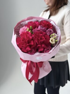 Букет светлый с хризантемой Букет с яркими акцентами