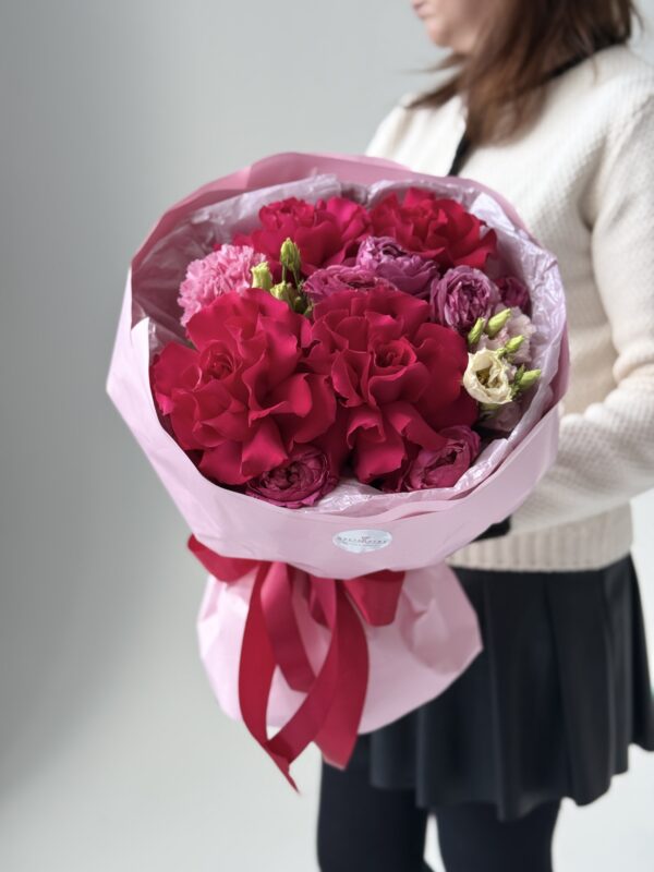 Букет светлый с хризантемой Букет с яркими акцентами