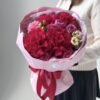 Букет с яркими акцентами