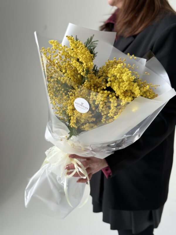 Букет моно из мимозы