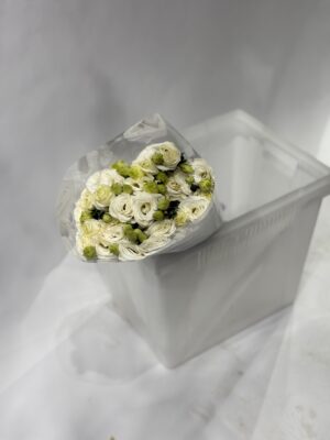 Эустома белого цвета 9шт в упаковке