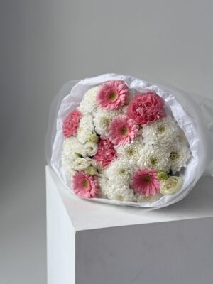 Букет светлый с хризантемой Букет светлый с хризантемой