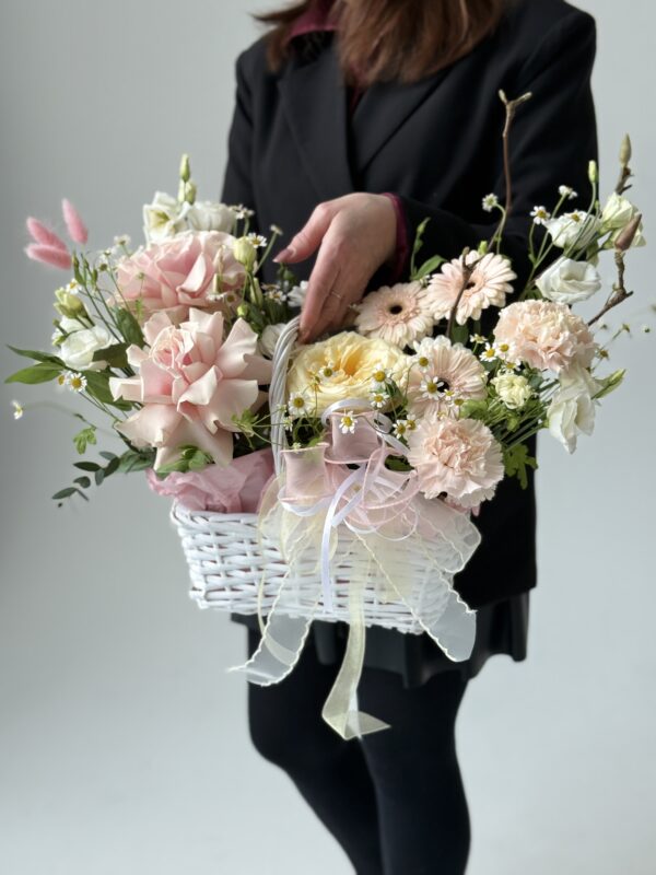 Композиция весна в корзине Композиция весна в корзине