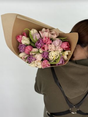 Тюльпаны микс 25 шт под ленту в крафте Тюльпаны микс 25 шт под ленту в крафте