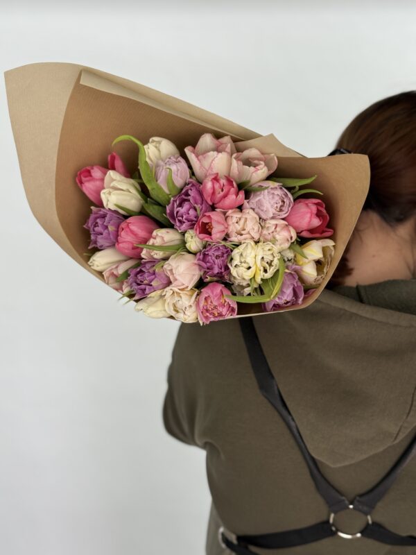 Тюльпаны микс 25 шт под ленту в крафте