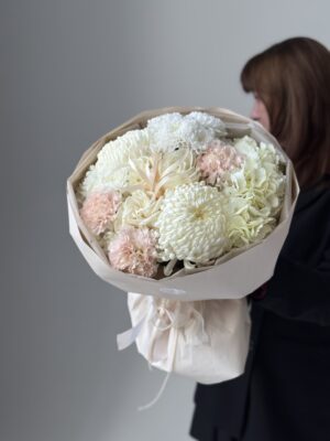 Букет светлый с хризантемой Букет светлый с хризантемой