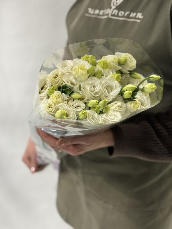 Эустома белого цвета 9шт в упаковке