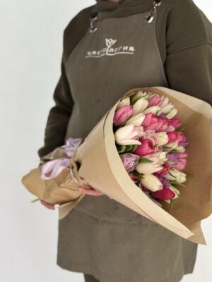 Тюльпаны упаковка под ленту 51 шт Тюльпаны упаковка под ленту 51 шт