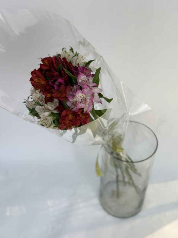 Микс 9 альстромерий импорт (под ленту в упаковке)