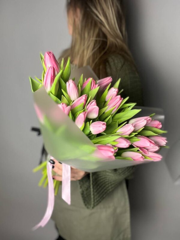 25 розовых тюльпанов