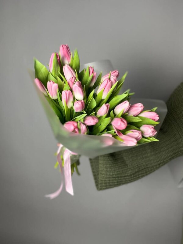 25 розовых тюльпанов