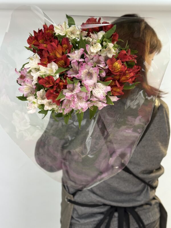 Микс 9 альстромерий импорт (под ленту в упаковке)