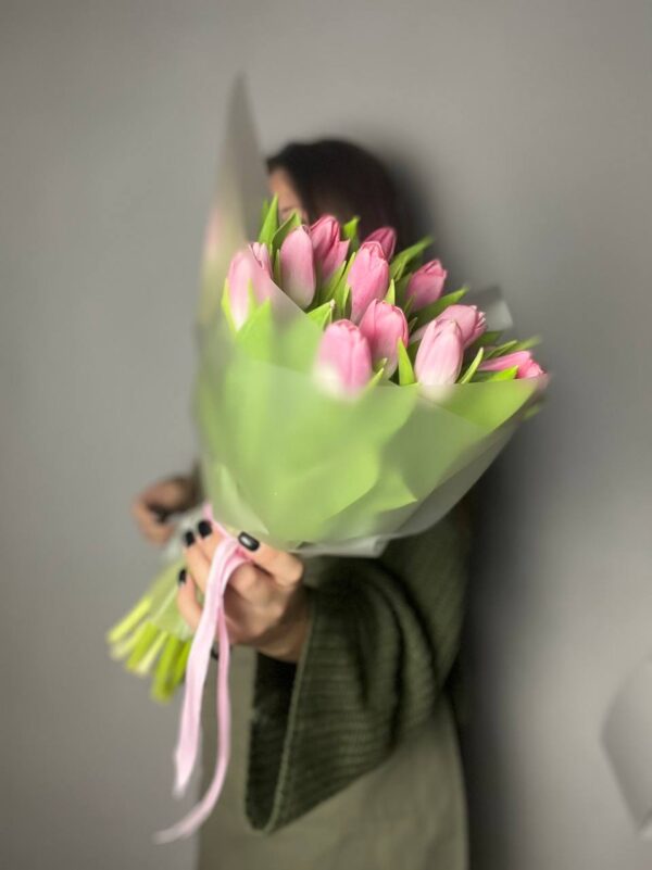 25 розовых тюльпанов