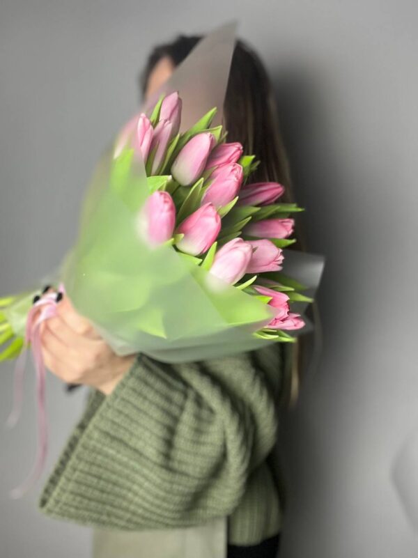 25 розовых тюльпанов