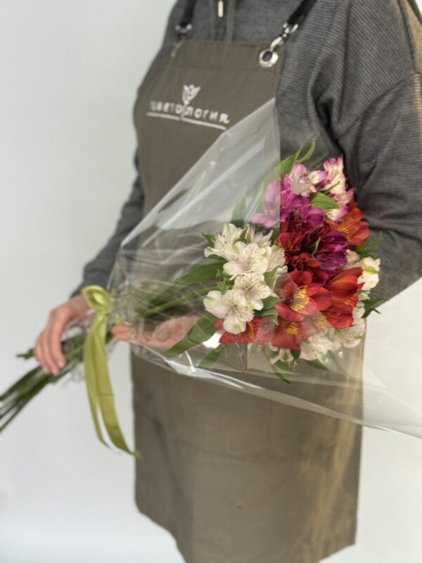 Микс 9 альстромерий импорт (под ленту в упаковке)