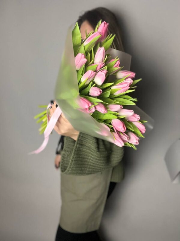 25 розовых тюльпанов