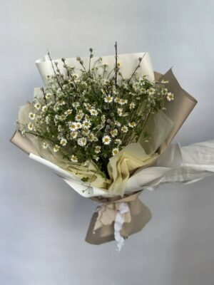 Букет "Светлая Пасха" из ромашек и вербы Букет "Светлая Пасха" из ромашек и вербы